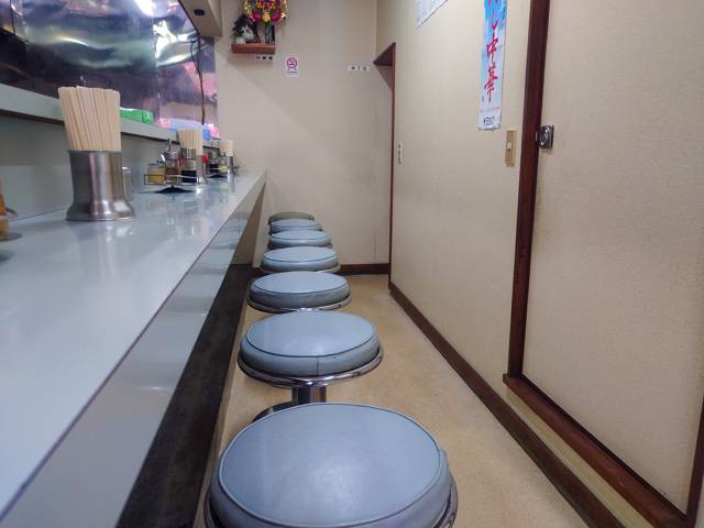 ラーメンショップやっこのカウンター席
