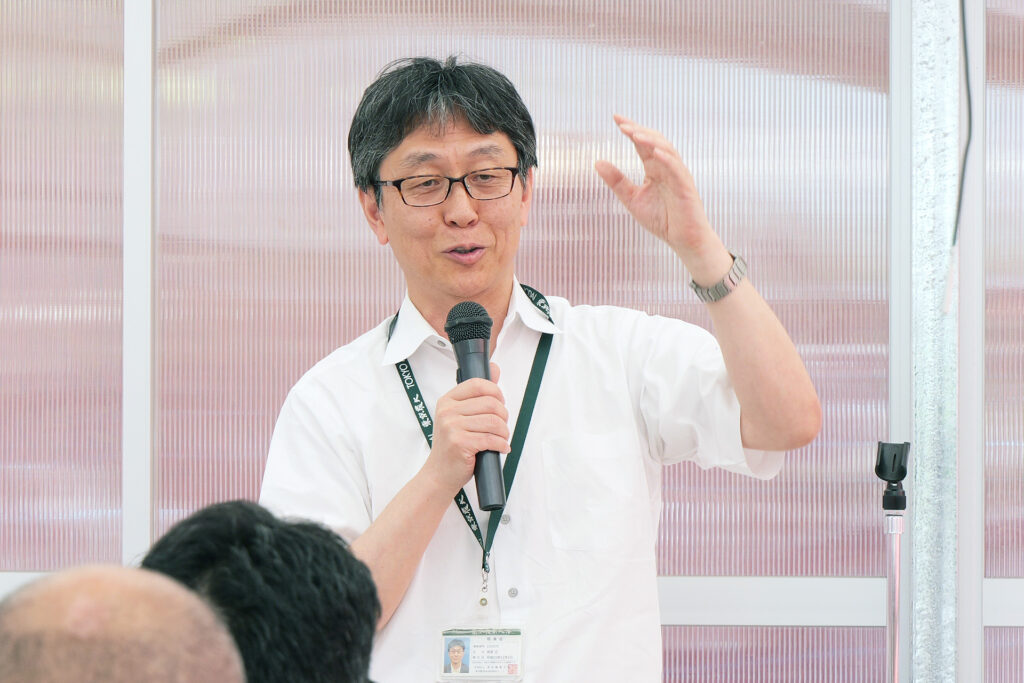 馬場正教授による施設概要の説明