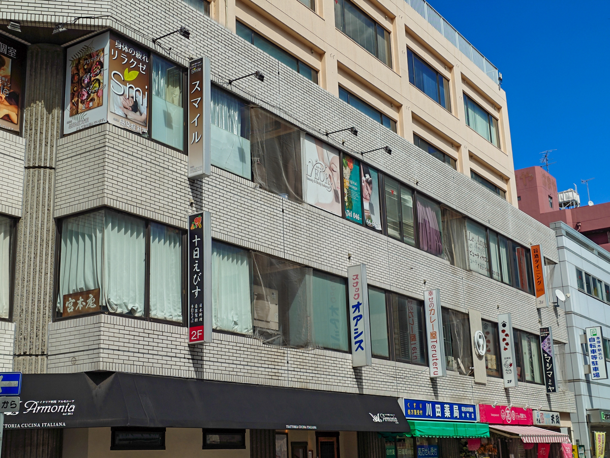 幸せのカレー屋Teruteruが入っている本厚木の雑居ビルの外観